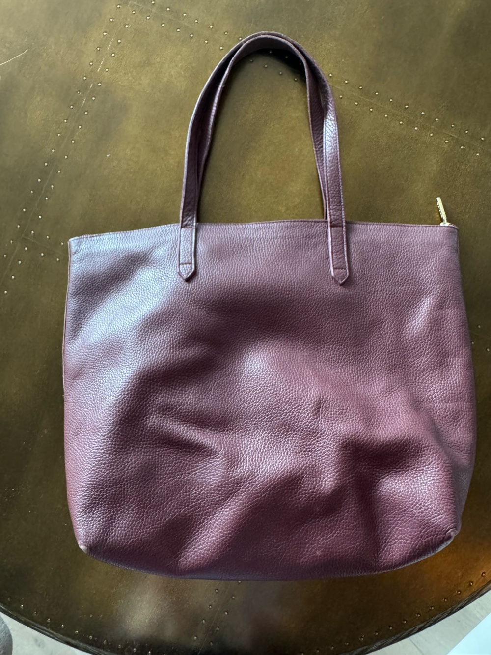 Cuyana Classic Leather Zipper Tote - Burgundy Leather - Picture 2 of 8
